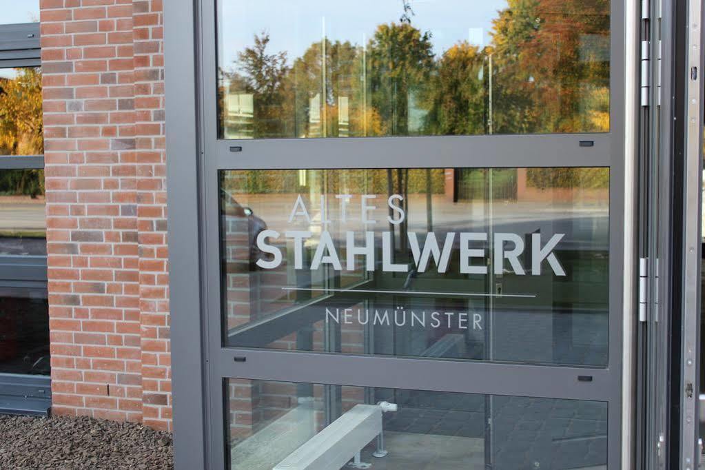 Altes Stahlwerk Business & Lifestyle Hotel Ноймюнстер Экстерьер фото