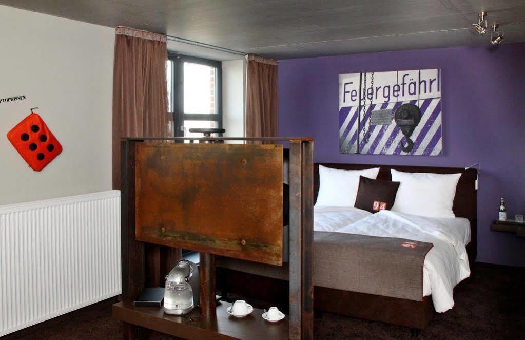 Altes Stahlwerk Business & Lifestyle Hotel Ноймюнстер Экстерьер фото